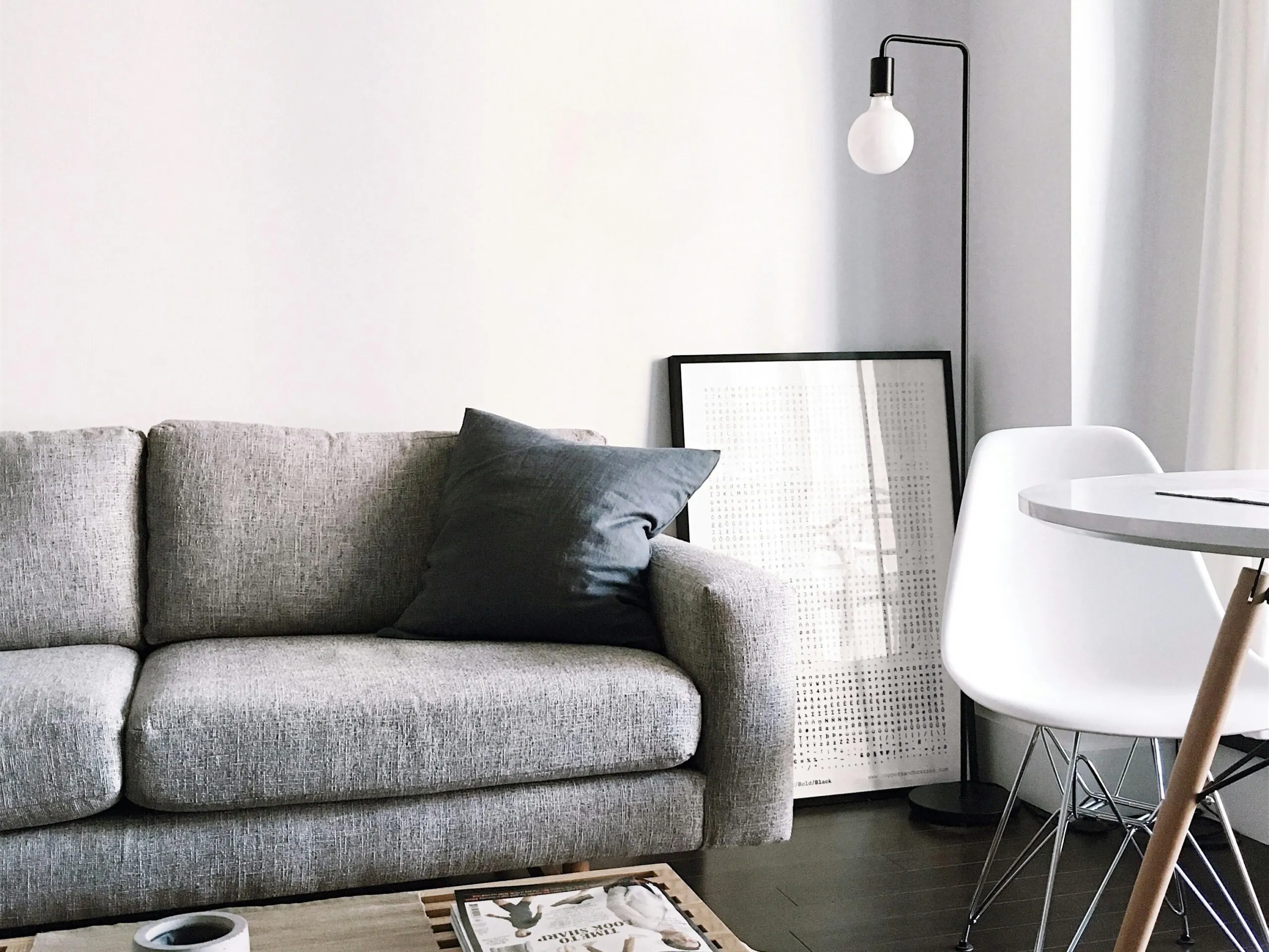 Espaços Abertos Minimalismo: Conexão entre Ambientes e Luz Natural