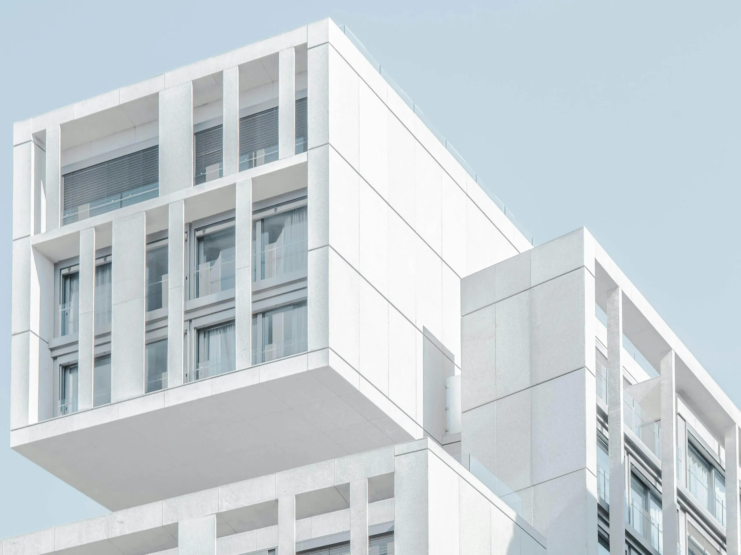Minimalismo e tecnologia na arquitetura até 2030: tendências